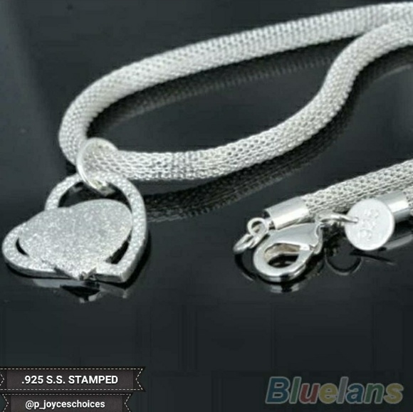 Only 1 left ~Beautiful mesh chain heart necklace - Picture 3 of 4